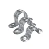 Grapa metálica para conduit 1/2" – Fijación segura para tubería EMT, IMC, PVC